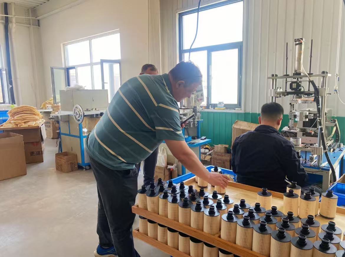 Rusaj klientoj vizitas Guohao Filter Factory